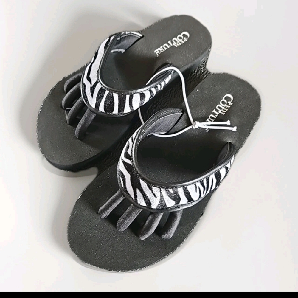 Pedi Couture Pedicure Sandals for Women, Toe Separator, Black, Small Size 5/6